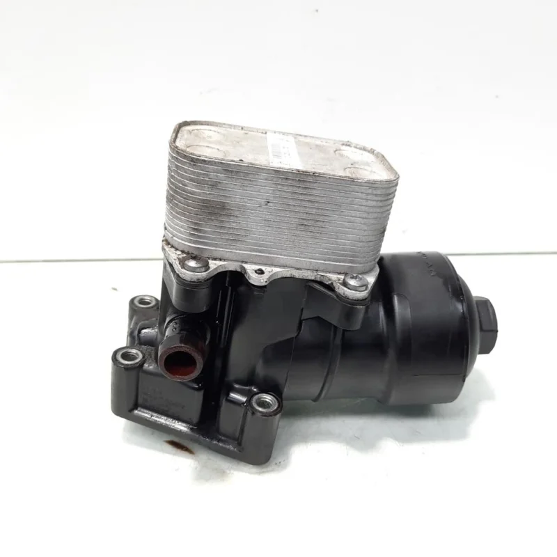 Preț promoțional Carcasa filtru ulei cu racitor ulei, cod 03L115389C, 03L117021C, Skoda Octavia 2 Combi (1Z5) 1.6 TDI, CAY (id:557100)