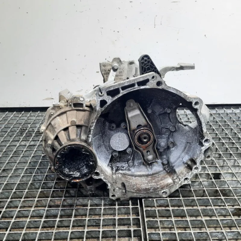 Livrare expres Cutie de viteze manuala, cod LUB, VW Golf 6 Cabriolet (517), 1.6 TDI, CAY, 5 vit man (pr:110747)