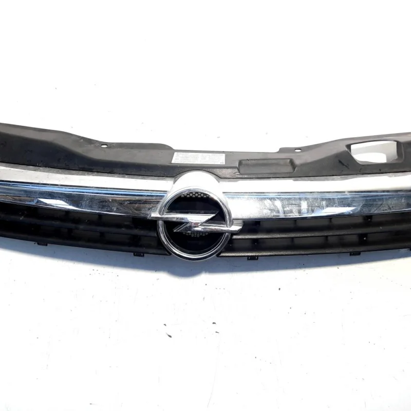 Grila bara fata centrala cu sigla, cod 13108463, Opel Astra H Combi (id:510398) Noutate