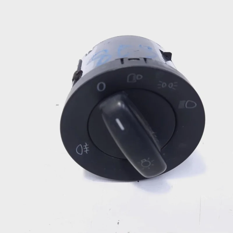 Bloc lumini cu functie auto, cod 1K0941431M, VW Jetta 3 (1K2) (id:494412) Preț redus