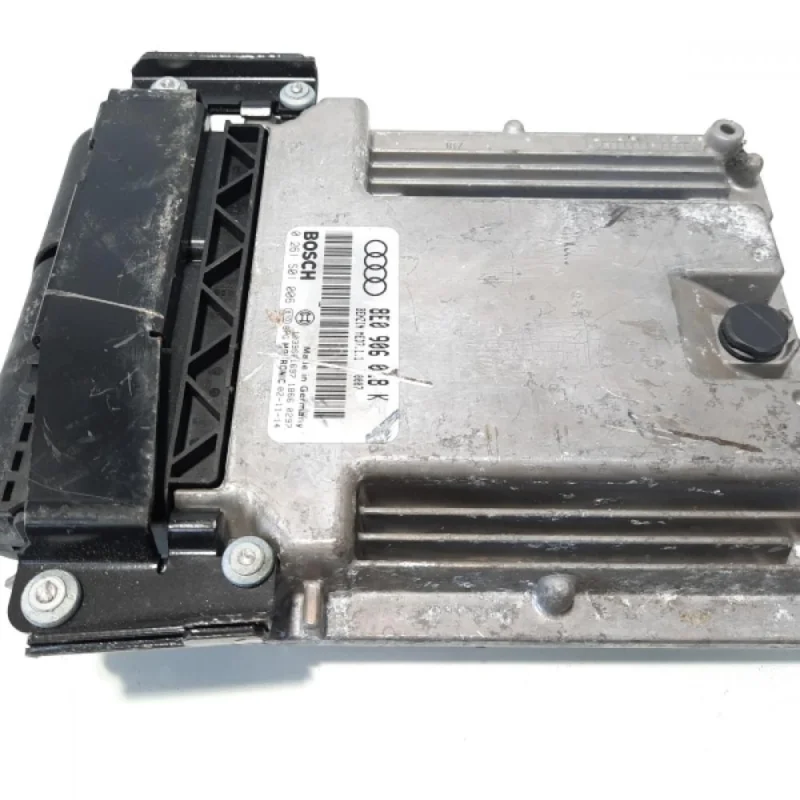 Calculator motor Bosch, cod 8E0906018K, 0261S01006, VW Passat (3B3), 2.0 benz, ALT (idi:483493) Doar azi