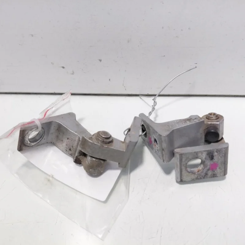 Ofertă exclusivă Set balamale stanga fata, Audi A4 (8K2, B8) (id:478967)