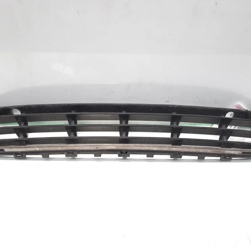 Expediere rapidă Grila bara fata centrala jos, cod 3C0853677, Vw Passat Variant (3C5) (id:473195)