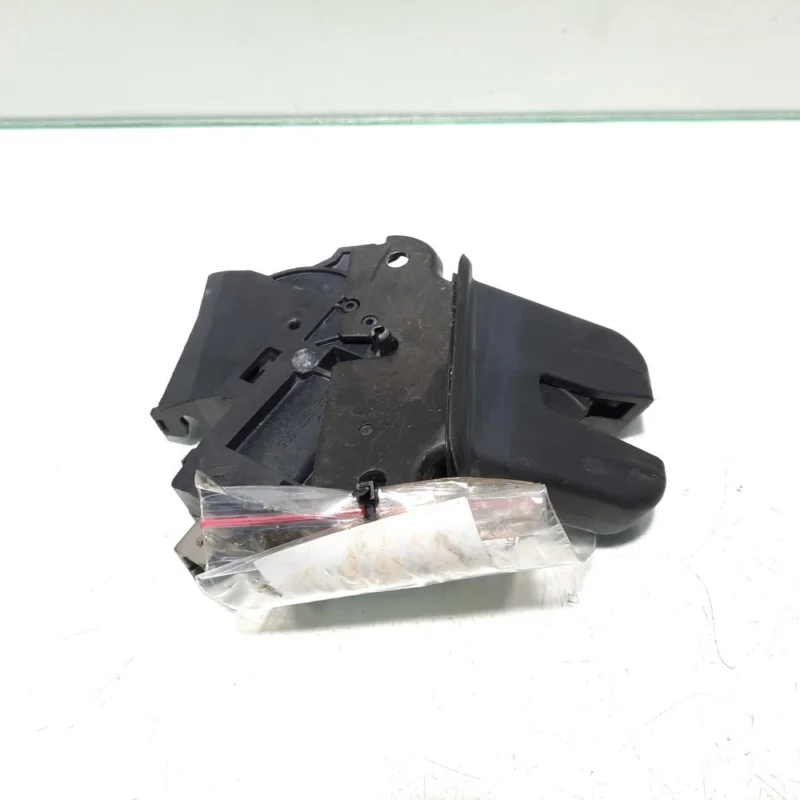 Ofertă limitată Broasca capota spate, cod 4F5827505C, VW Passat (3C2) (idi:467565)