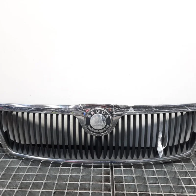 Vezi acum Grila capota fata cu sigla, Skoda Octavia 2 (1Z3) [Fabr 2004-2013] (id:418477)