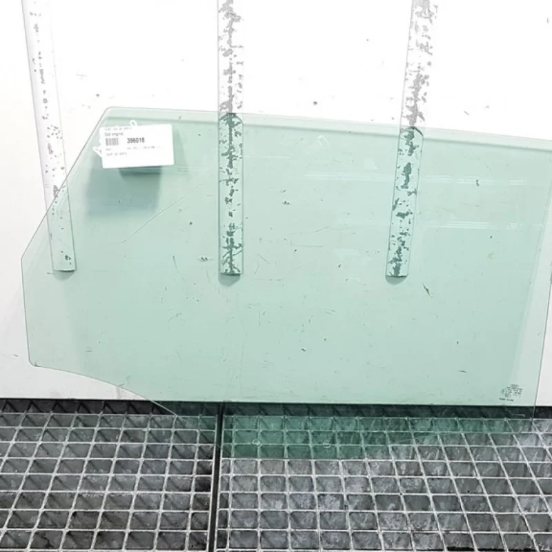 Ofertă Geam dreapta spate, Audi A3 (8V1) (id:396018)