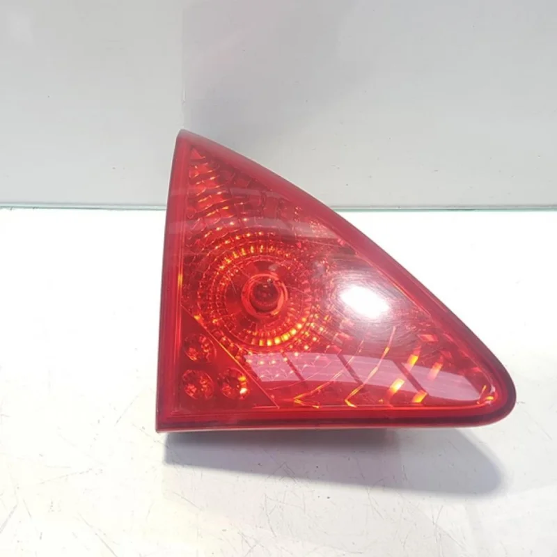 Stop stanga haion Peugeot 3008 (id:380534) Vezi acum