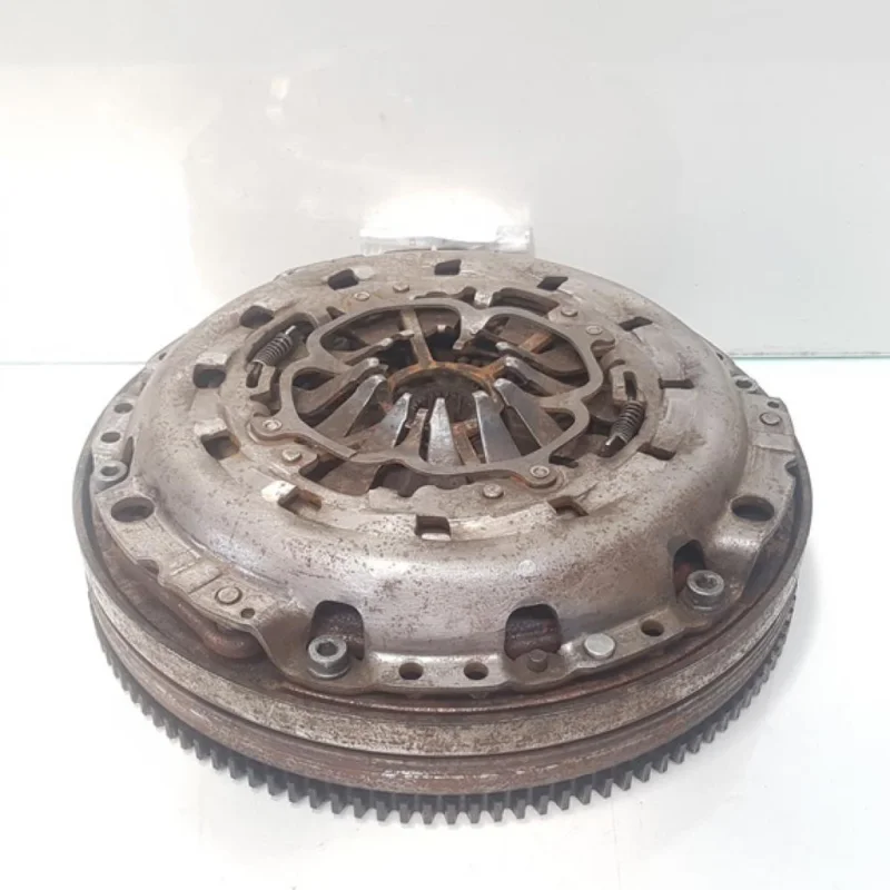 Volanta masa dubla cu placa presiune, Vw Passat (3B3) AVF, 6 vit (id:377244) Ultima șansă