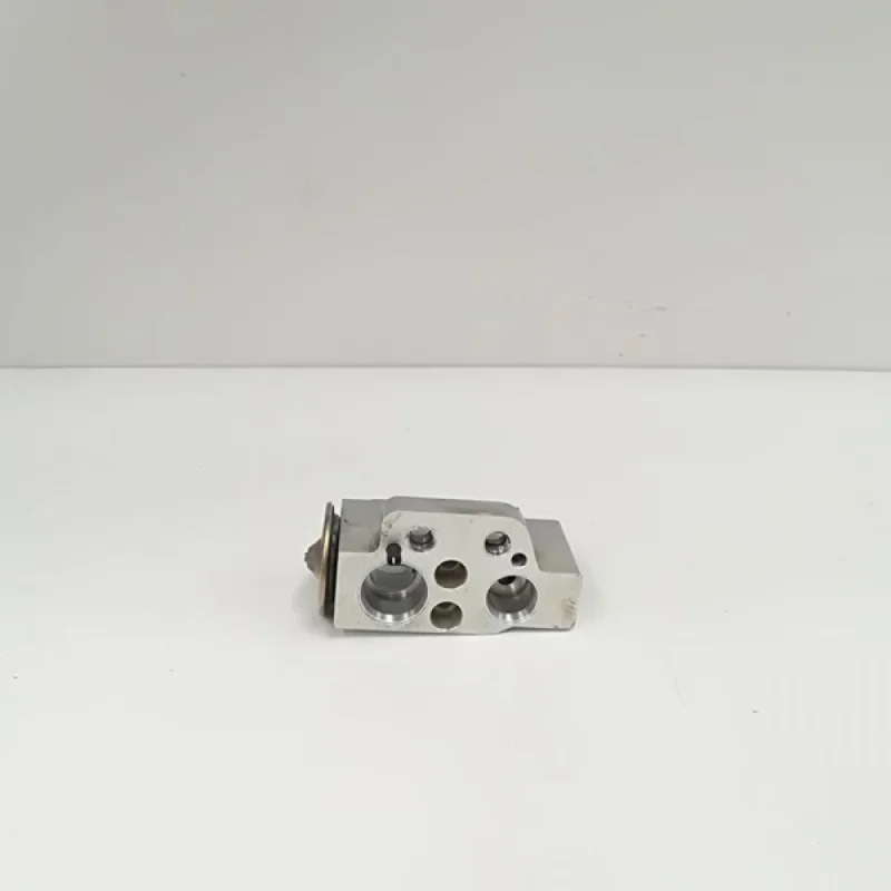 Ofertă de sezon Ventil clima 1K0820679, Vw Passat Variant (3C5) 3.2fsi